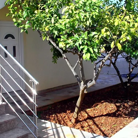 Apartmán By The Sea Vinisce, Trogir - 10008 *